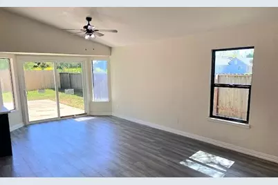 881 Spur Way, Galt, CA 95632 - Photo 5