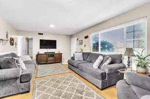 10406 Ambassador Dr, Rancho Cordova, CA 95670 - Photo 11