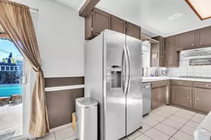 10406 Ambassador Dr, Rancho Cordova, CA 95670 - Photo 9