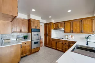 28 Keel Ct, Sacramento, CA 95831 - Photo 13