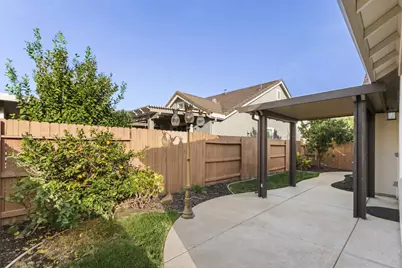 9984 Westminister, Elk Grove, CA 95757 - Photo 5