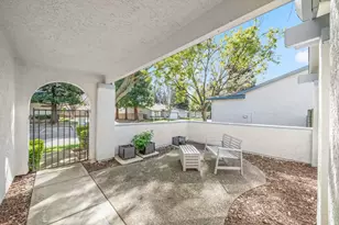 7579 Sunmore Ln, Sacramento, CA 95828 - Photo 7