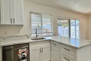 43 Omaha Ct, Sacramento, CA 95823 - Photo 11