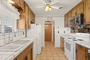 1001 Zinfandel Pl, Modesto, CA 95351 - Photo 15