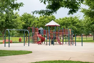 8137 Arrowfield Wy, Elk Grove, CA 95757 - Photo 9