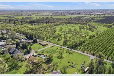1374 Country Club Road, Olivehurst, CA 95961 - Photo 5
