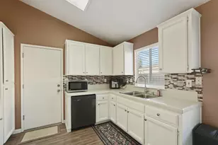 236 Sasha Rose Dr, Galt, CA 95632 - Photo 11