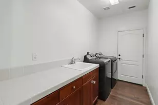 6829 Salvaterra Cir, Elk Grove, CA 95757 - Photo 49