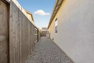 1681 Oleander Ave, Manteca, CA 95337 - Photo 27