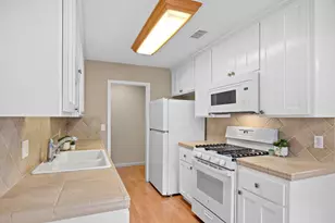 282 Riverside Dr, Woodland, CA 95695 - Photo 5