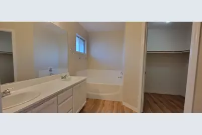 9017 Laguna Springs Way, Elk Grove, CA 95758 - Photo 15