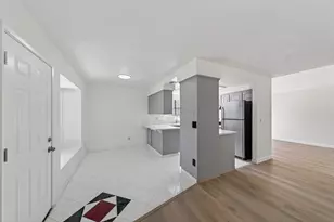 8033 Renton Way, Sacramento, CA 95828 - Photo 17