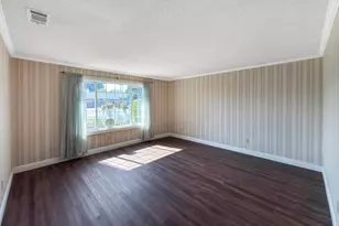 619 E Robinhood Dr, Stockton, CA 95207 - Photo 5