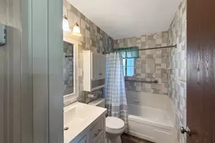 619 E Robinhood Dr, Stockton, CA 95207 - Photo 9