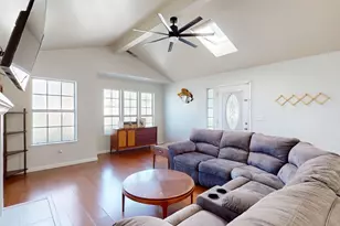 1098 Gilliland Dr, Yuba City, CA 95991 - Photo 5