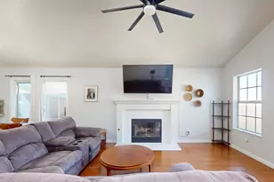 1098 Gilliland Dr, Yuba City, CA 95991 - Photo 7