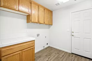 9465 Mainline Dr, Elk Grove, CA 95624 - Photo 37