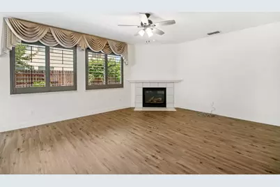 9465 Mainline Drive, Elk Grove, CA 95624 - Photo 5