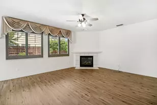 9465 Mainline Dr, Elk Grove, CA 95624 - Photo 5