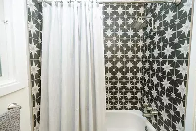 1424 W Roseburg Avenue, Modesto, CA 95350 - Photo 33