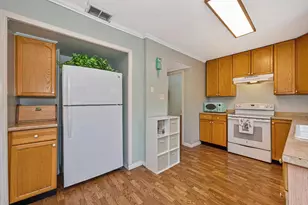 8841 La Riviera Dr, Sacramento, CA 95826 - Photo 11