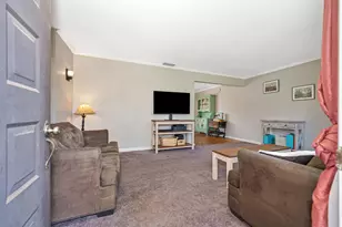 8841 La Riviera Dr, Sacramento, CA 95826 - Photo 7