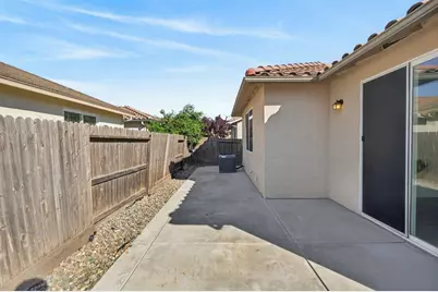 7426 Sun Reign Lane, Sacramento, CA 95823 - Photo 37