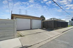 825 W Center St, Manteca, CA 95337 - Photo 23