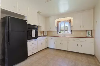 825 W Center Street, Manteca, CA 95337 - Photo 3