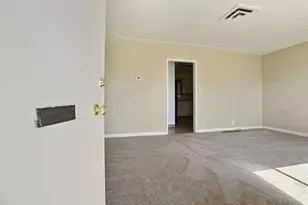 825 W Center St, Manteca, CA 95337 - Photo 7