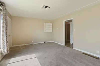 825 W Center Street, Manteca, CA 95337 - Photo 9