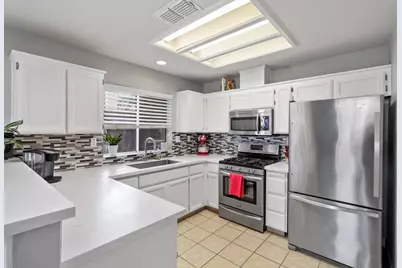 6334 Laguna Mirage Lane, Elk Grove, CA 95758 - Photo 17