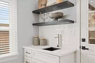 938 50th St, Sacramento, CA 95819 - Photo 15