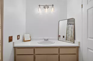 Marshall Dr, Sacramento, CA 95842 - Photo 29