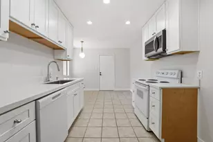 8237 Center Pkwy, Sacramento, CA 95823 - Photo 9