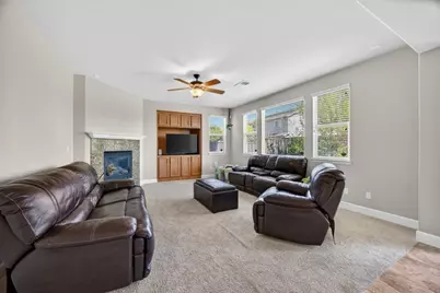 9765 Caneria Way, Elk Grove, CA 95757 - Photo 15