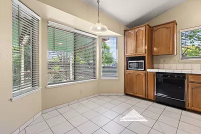 8385 Stonybeck Circle, Sacramento, CA 95828 - Photo 7