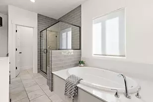 3329 Crocker Dr, Sacramento, CA 95818 - Photo 25