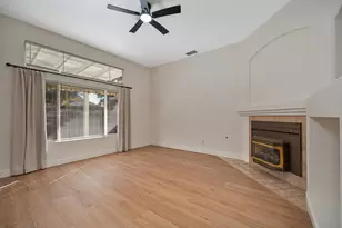 9052 Pembridge Dr, Elk Grove, CA 95624 - Photo 11