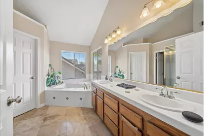 6012 Laguna Park Drive, Elk Grove, CA 95758 - Photo 19