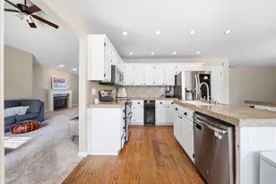 6012 Laguna Park Dr, Elk Grove, CA 95758 - Photo 9