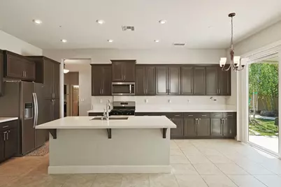 1093 Dimaggio Way, Galt, CA 95632 - Photo 9