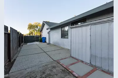 8949 Laguna Place Way, Elk Grove, CA 95758 - Photo 51