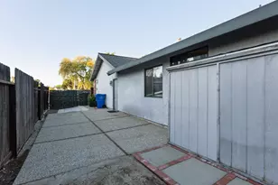 8949 Laguna Pl Way, Elk Grove, CA 95758 - Photo 51