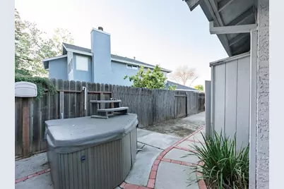 8949 Laguna Place Way, Elk Grove, CA 95758 - Photo 47