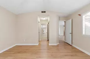 7419 Sunborough Ln, Sacramento, CA 95828 - Photo 15