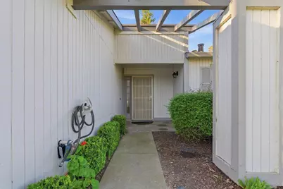 7419 Sunborough Lane, Sacramento, CA 95828 - Photo 5