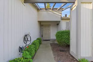 7419 Sunborough Ln, Sacramento, CA 95828 - Photo 5