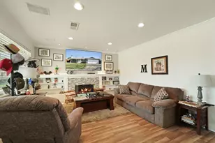 2513 36th Ave, Sacramento, CA 95822 - Photo 9