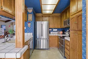 9284 Linda Rio Dr, Sacramento, CA 95826 - Photo 15